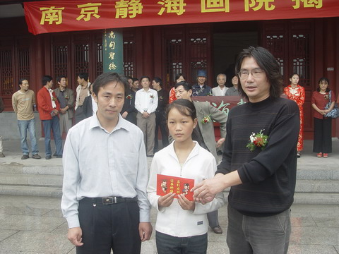 刘会德院长向贫困学生捐款.JPG